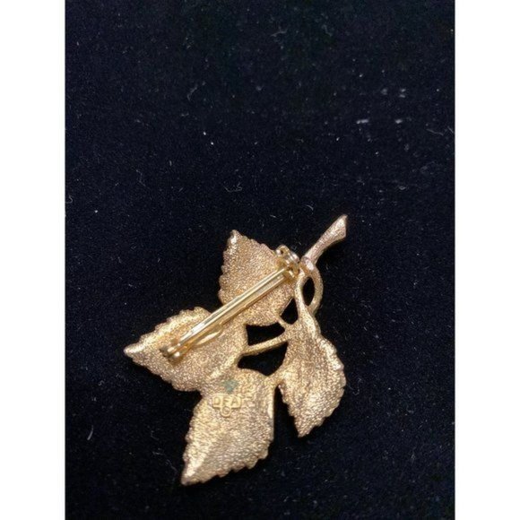 Signed DuBarry Fifth Avenue Vintage Leaf Brooch - Picture 2 of 3